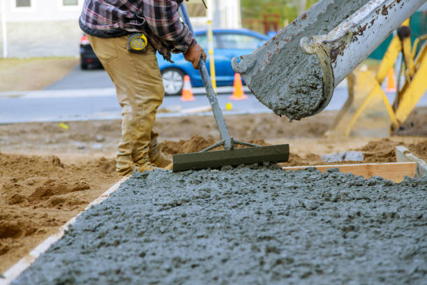 Best Concrete Sidewalk Installation  in Oconomowoc, WI